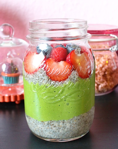 vanilla chia pudding - green smoothie parfait