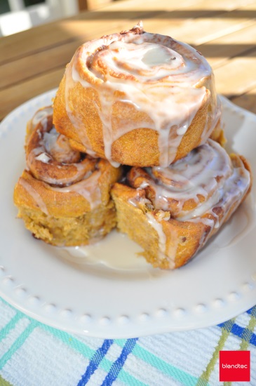 vegan pumpkin cinnamon rolls